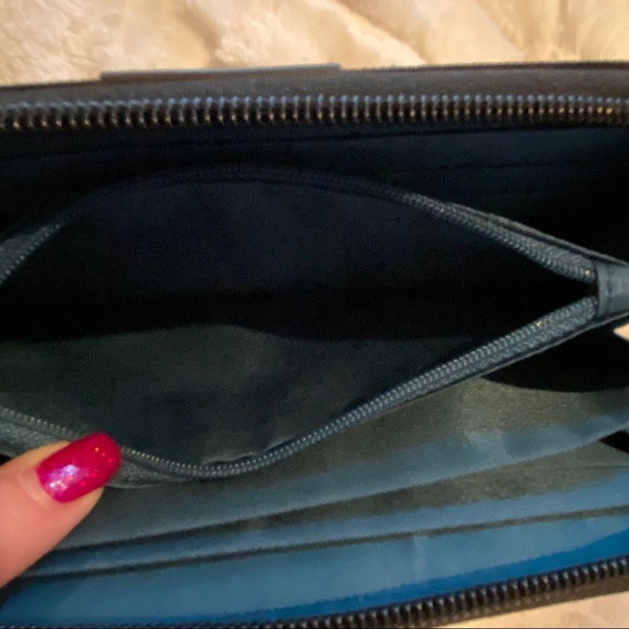 Travelon RFID Blocking Wallet - Picture 4 of 6